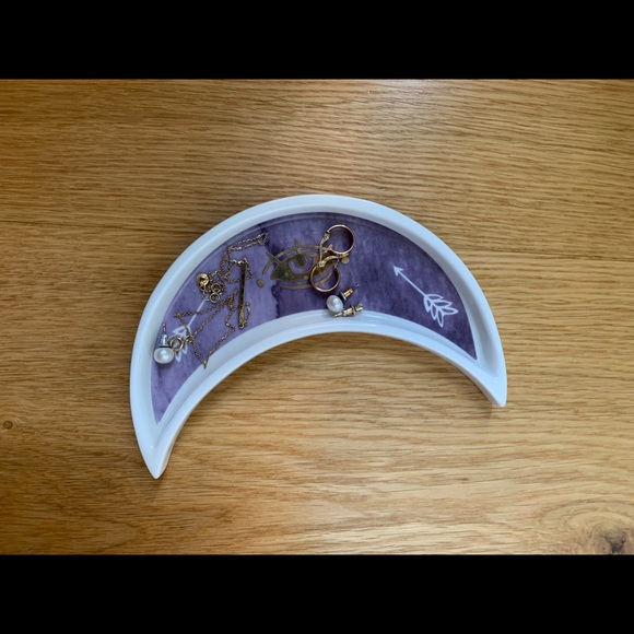 Moon jewelry dish 🌙 - Picture 2 of 4